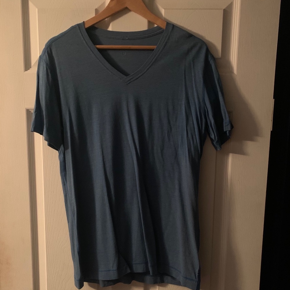 Lululemon 5 year V-neck T-shirt
